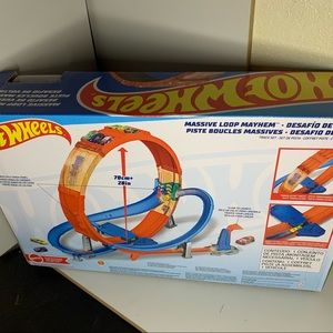 Hot Wheels Massive Loop Mayhem Track Set